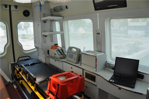 余庆县救护车内部